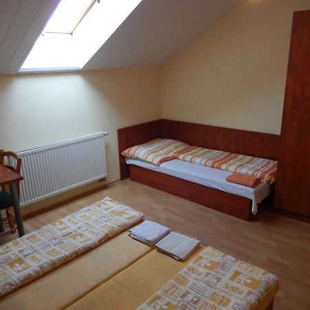 Penzion Kaplna Kamer foto