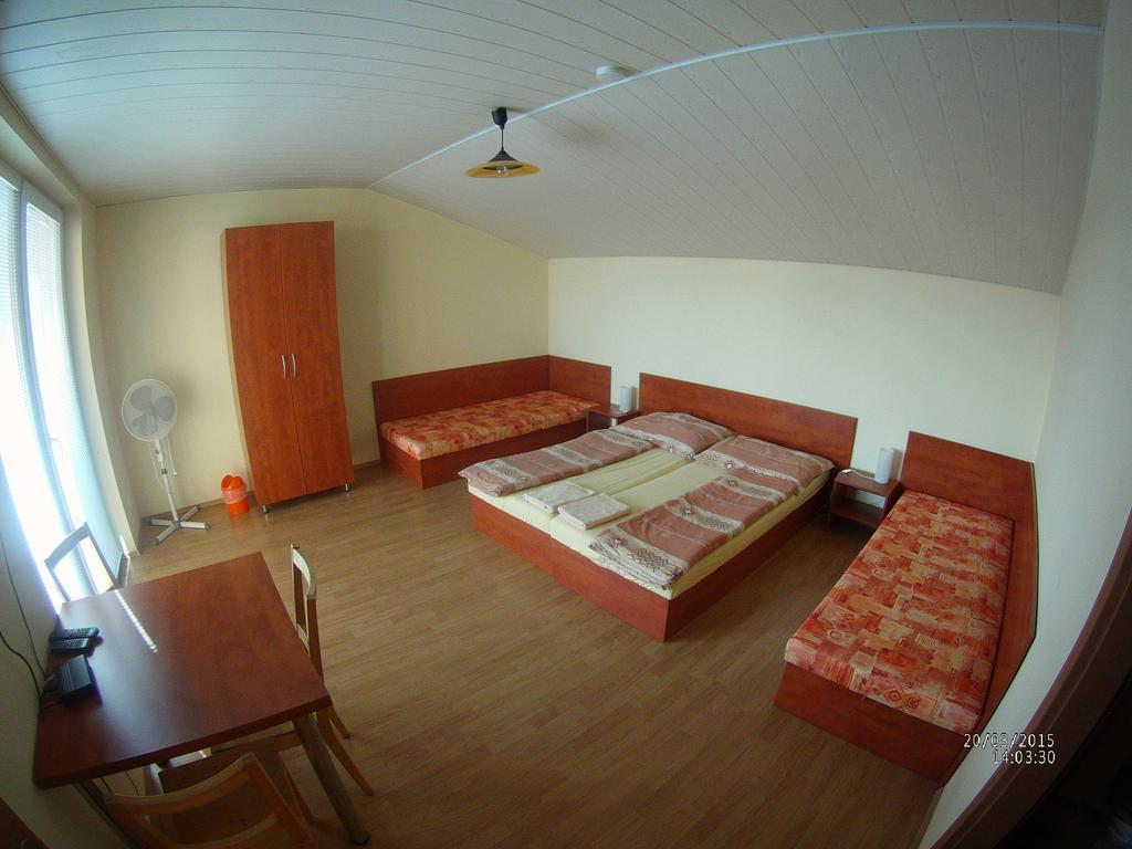 Penzion Kaplna Kamer foto