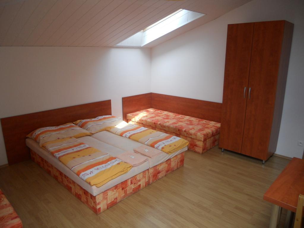 Penzion Kaplna Buitenkant foto