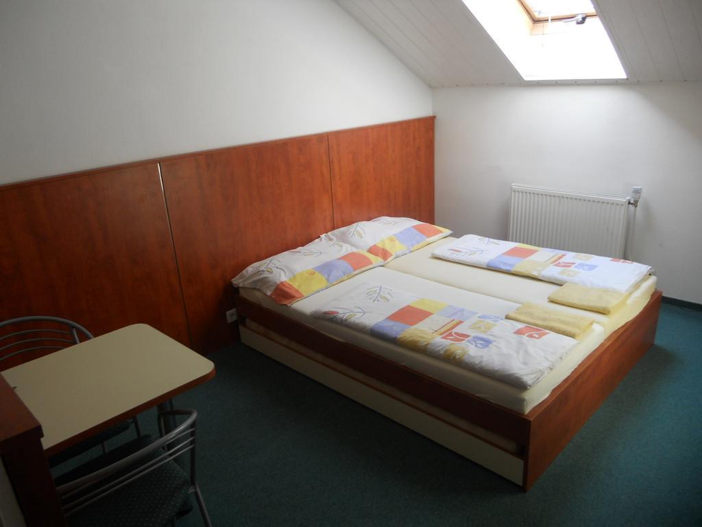 Penzion Kaplna Kamer foto